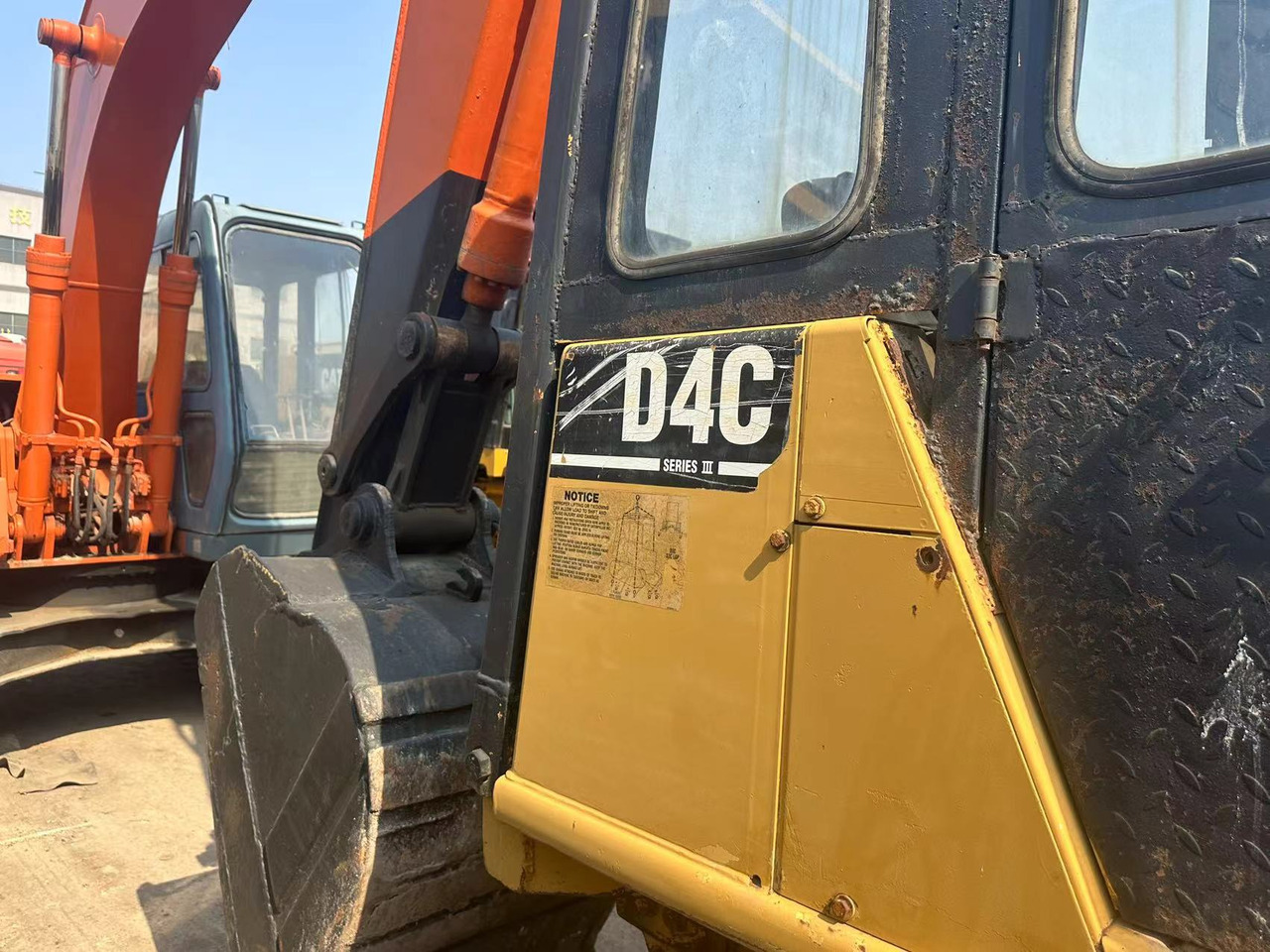 CATERPILLAR D4C - Buldozer: obrázek 4 CATERPILLAR D4C - Buldozer: obrázek 4
