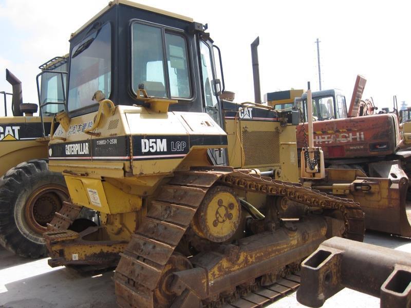 CATERPILLAR D5M - Buldozer: obrázek 1 CATERPILLAR D5M - Buldozer: obrázek 1