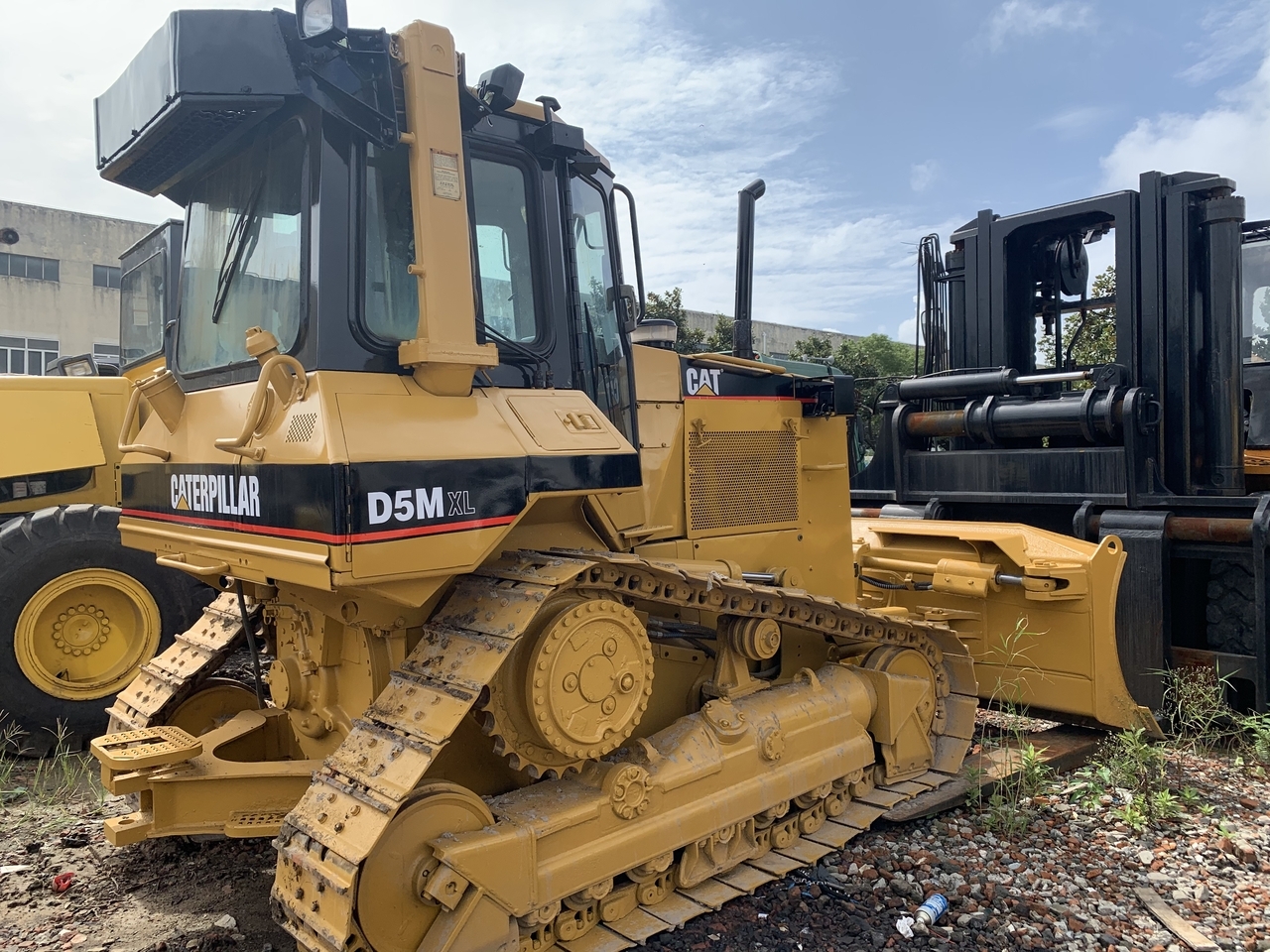 CATERPILLAR D5MXL - Buldozer: obrázek 1 CATERPILLAR D5MXL - Buldozer: obrázek 1