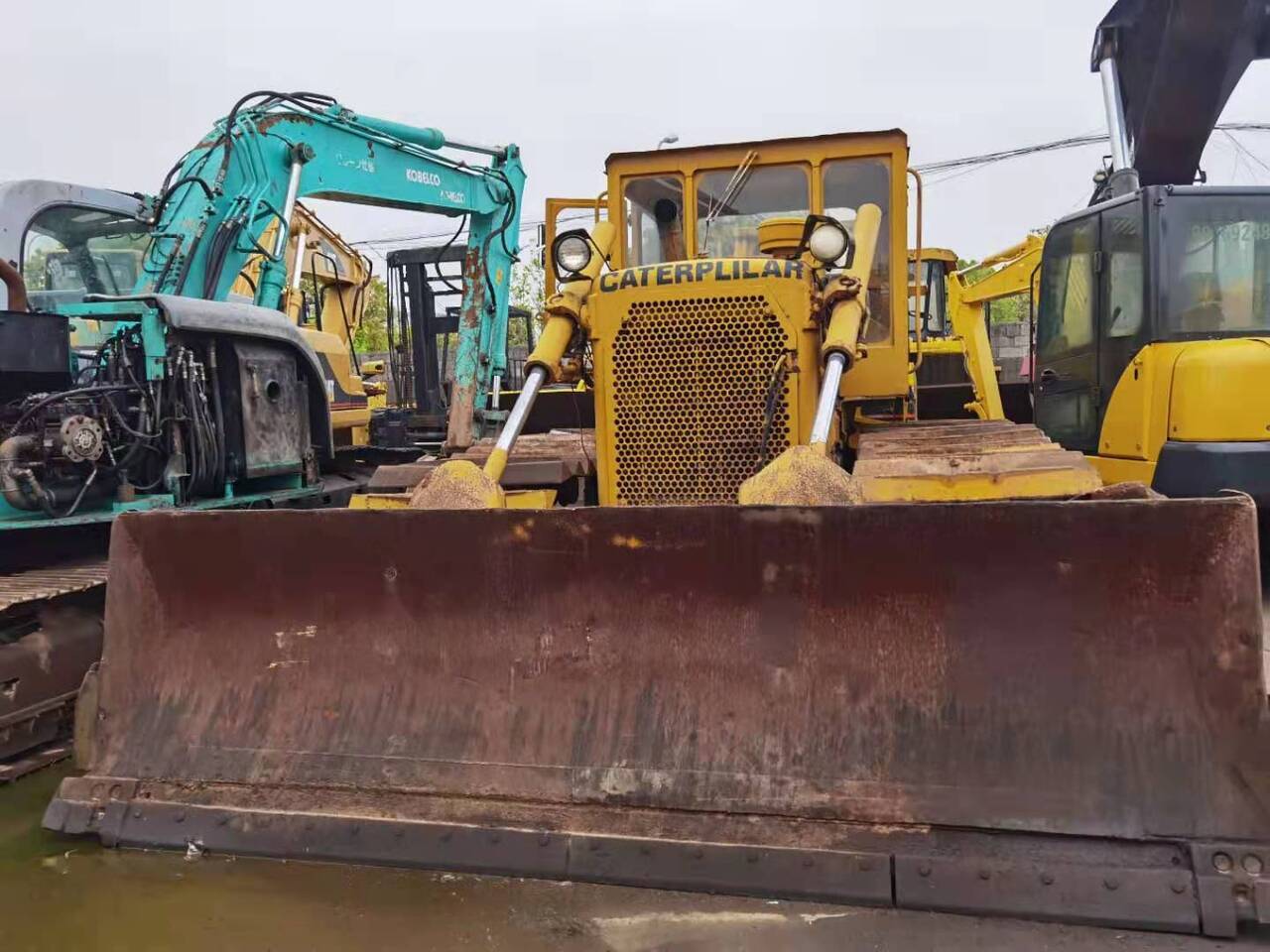 CATERPILLAR D6D - Buldozer: obrázek 1 CATERPILLAR D6D - Buldozer: obrázek 1