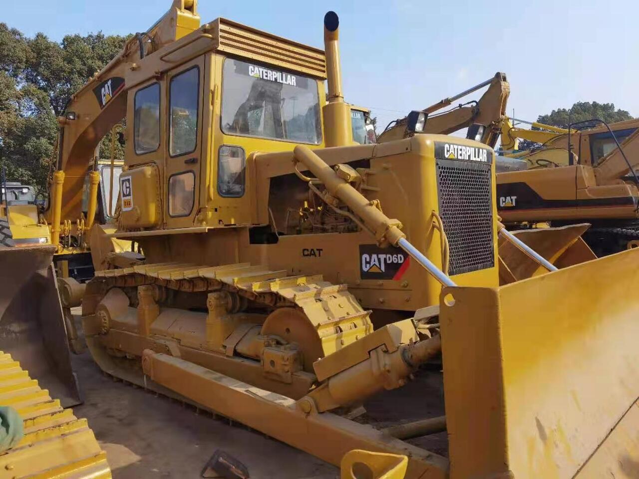CATERPILLAR D6D - Buldozer: obrázek 1 CATERPILLAR D6D - Buldozer: obrázek 1
