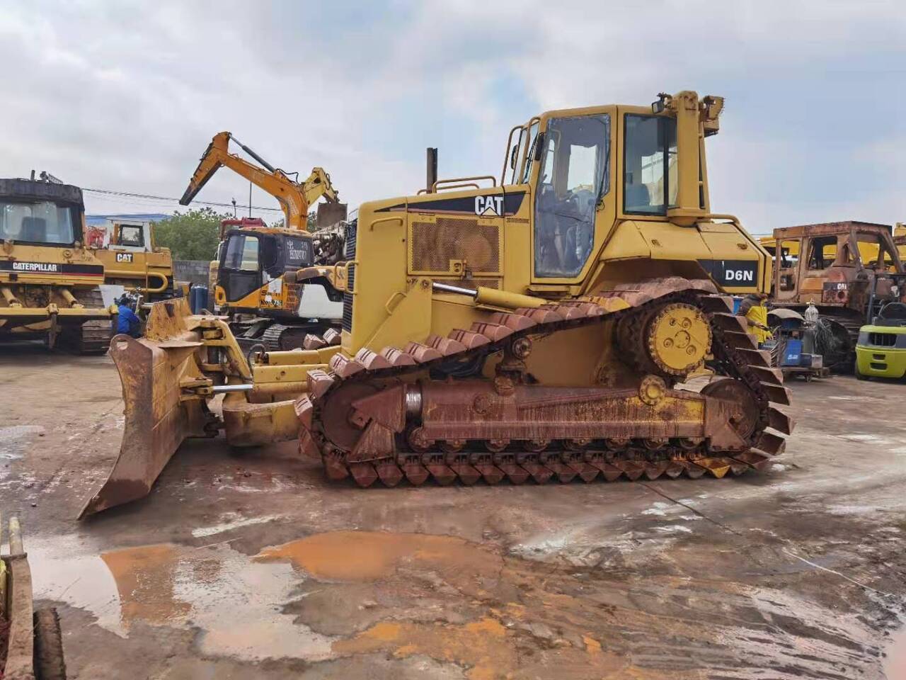 CATERPILLAR D6N - Buldozer: obrázek 1 CATERPILLAR D6N - Buldozer: obrázek 1