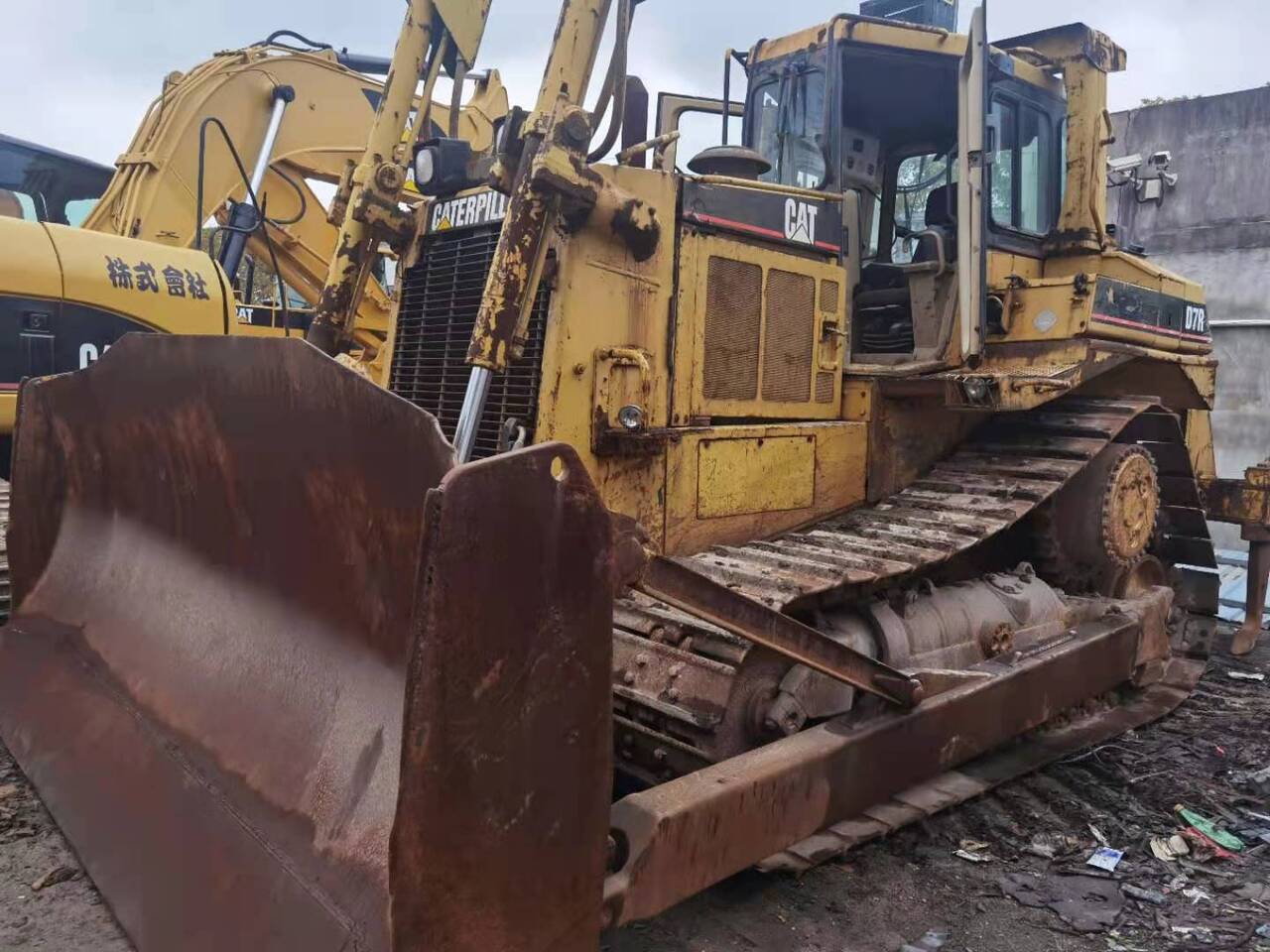 CATERPILLAR D7R - Buldozer: obrázek 1 CATERPILLAR D7R - Buldozer: obrázek 1