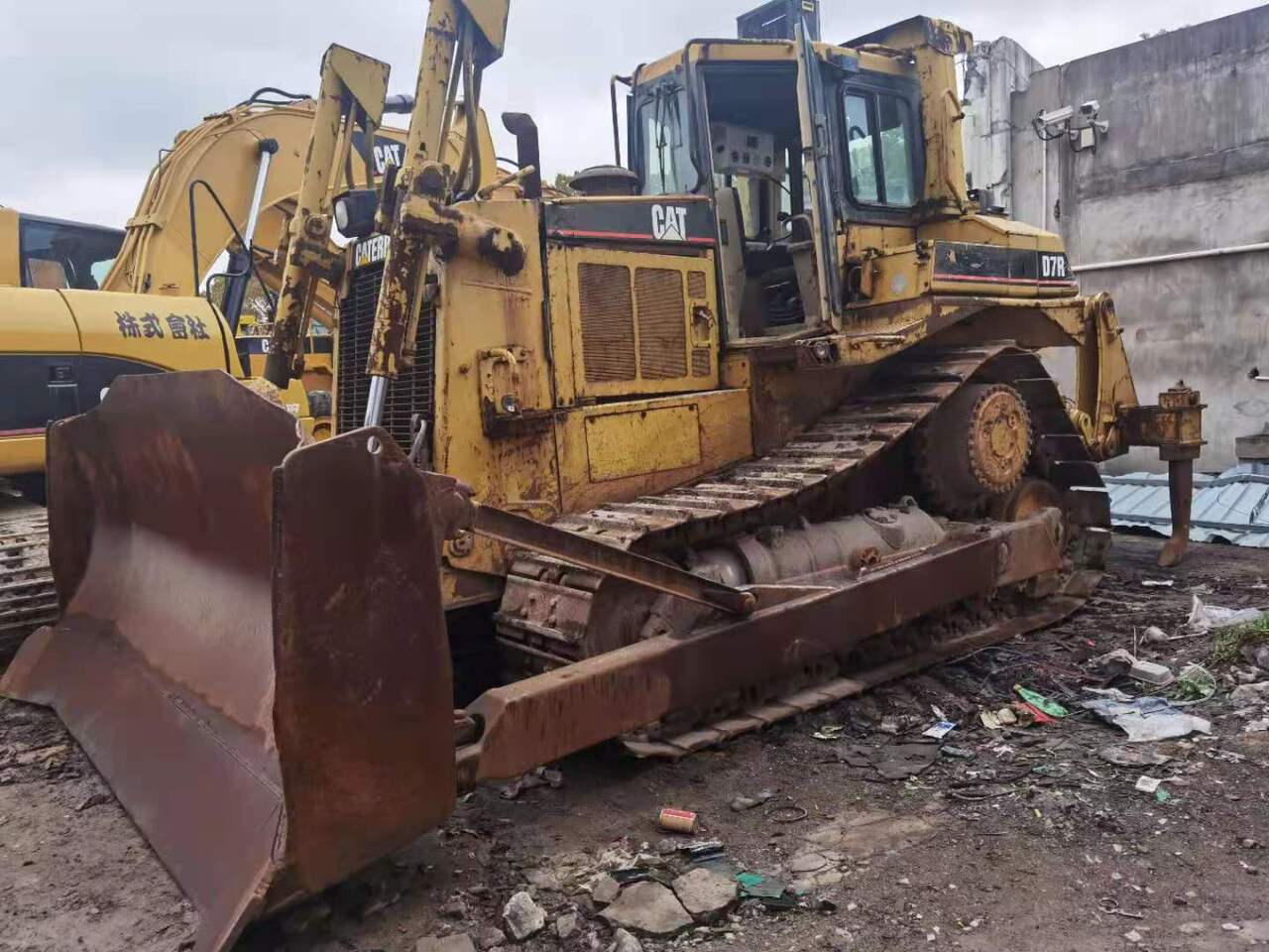 CATERPILLAR D7R - Buldozer: obrázek 3 CATERPILLAR D7R - Buldozer: obrázek 3