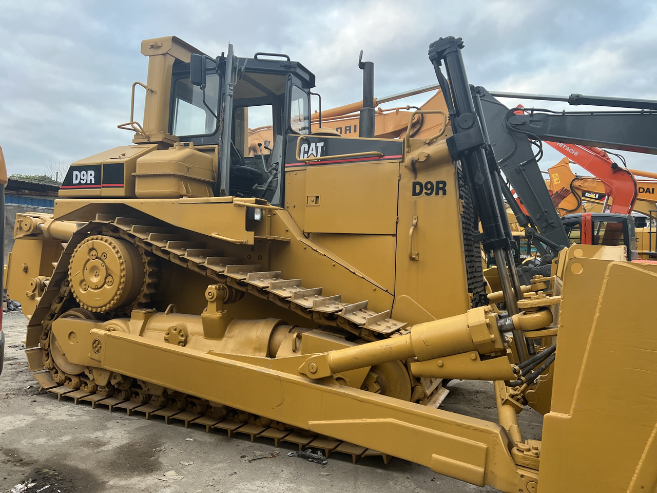 CATERPILLAR D9R - Buldozer: obrázek 3 CATERPILLAR D9R - Buldozer: obrázek 3
