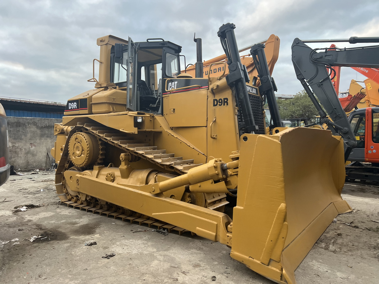 CATERPILLAR D9R - Buldozer: obrázek 5 CATERPILLAR D9R - Buldozer: obrázek 5