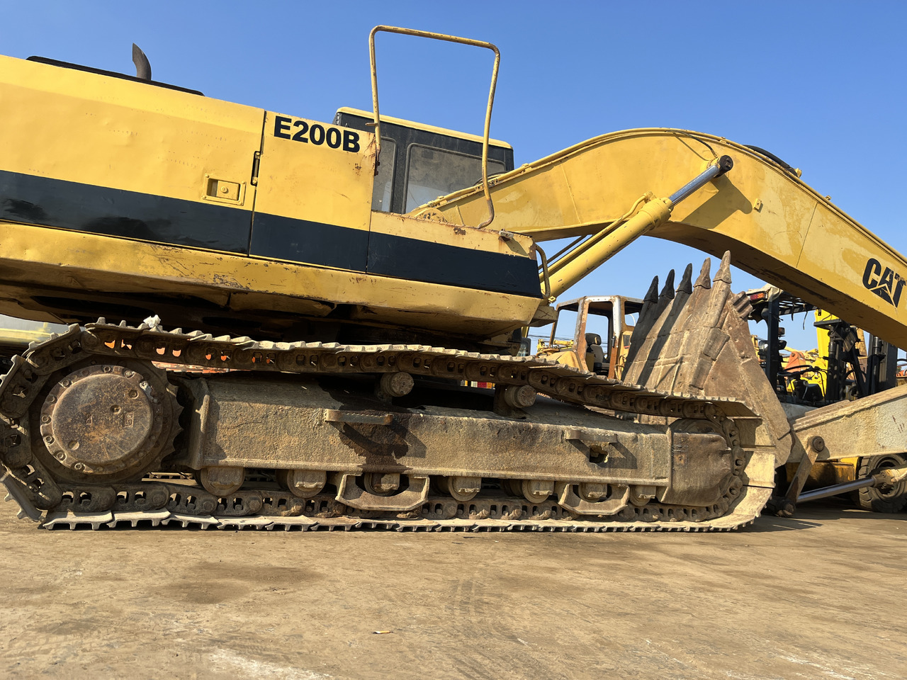 CATERPILLAR E200 - Rýpadlo: obrázek 3 CATERPILLAR E200 - Rýpadlo: obrázek 3