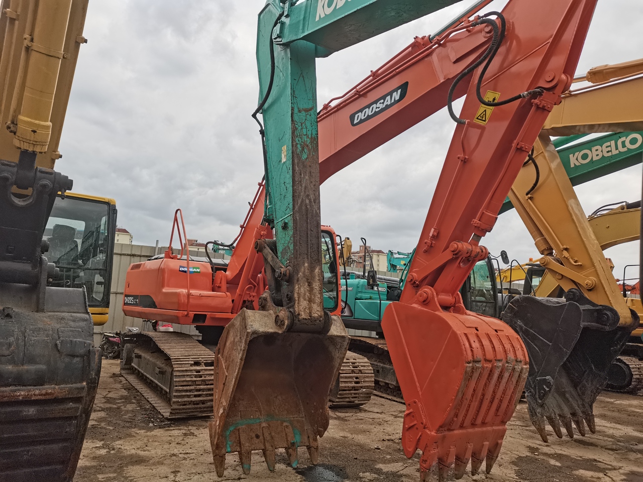 DOOSAN DH225LC-7 - Pásové rýpadlo: obrázek 4 DOOSAN DH225LC-7 - Pásové rýpadlo: obrázek 4