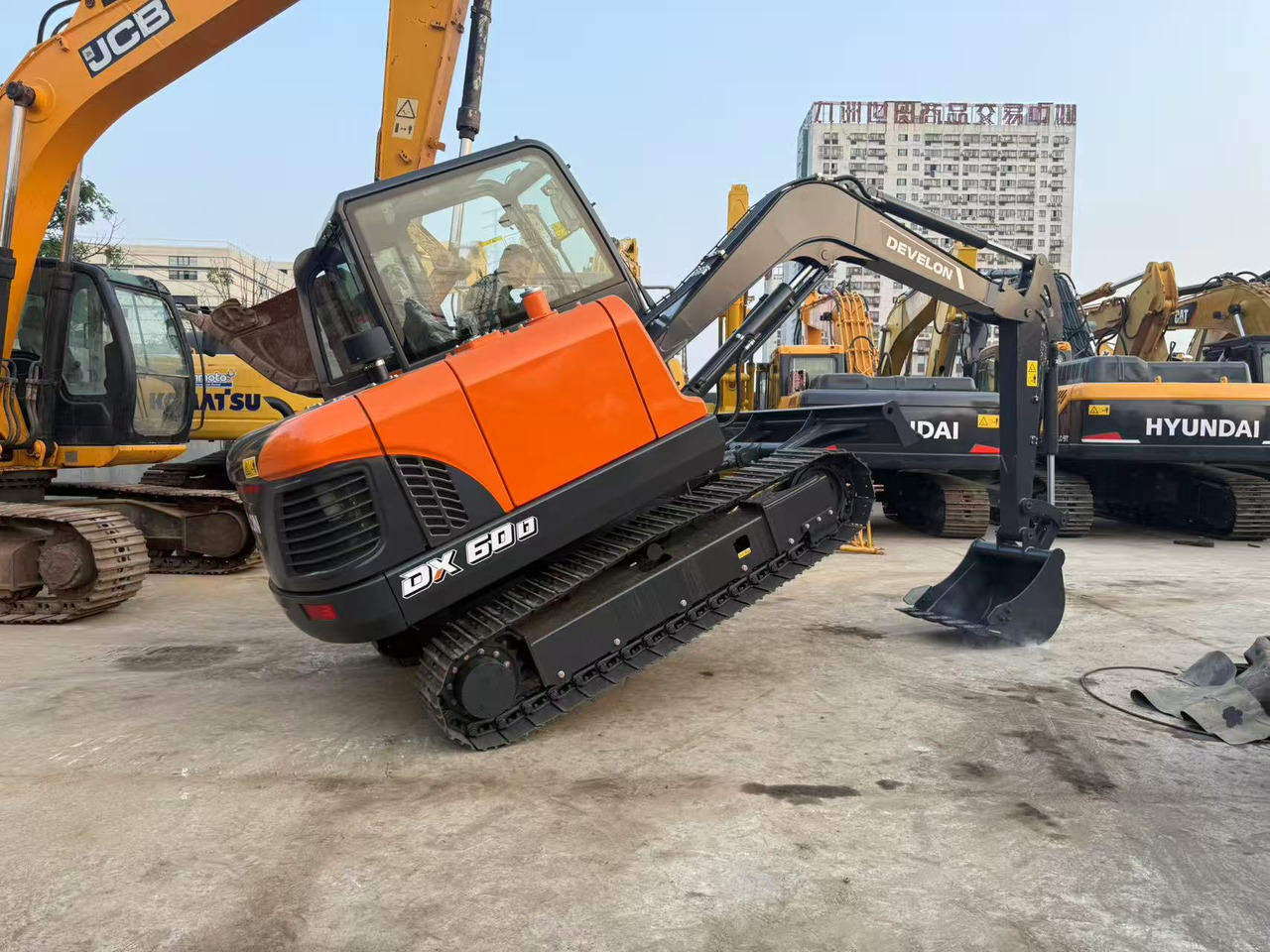 DOOSAN DX60D-10 - Pásové rýpadlo: obrázek 2 DOOSAN DX60D-10 - Pásové rýpadlo: obrázek 2