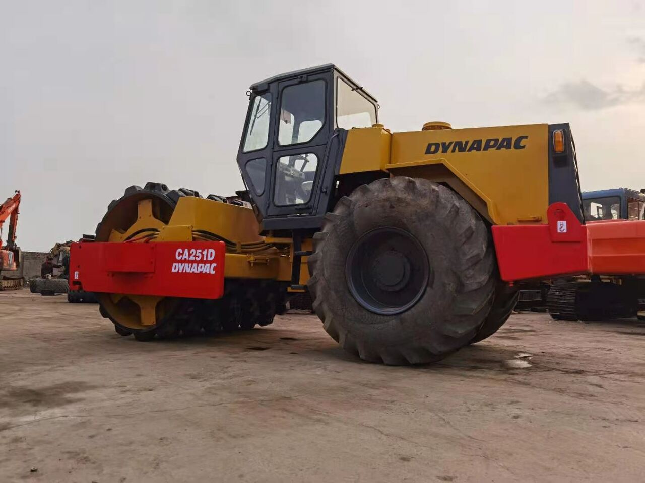 Dynapac CA251D - Válec: obrázek 3 Dynapac CA251D - Válec: obrázek 3