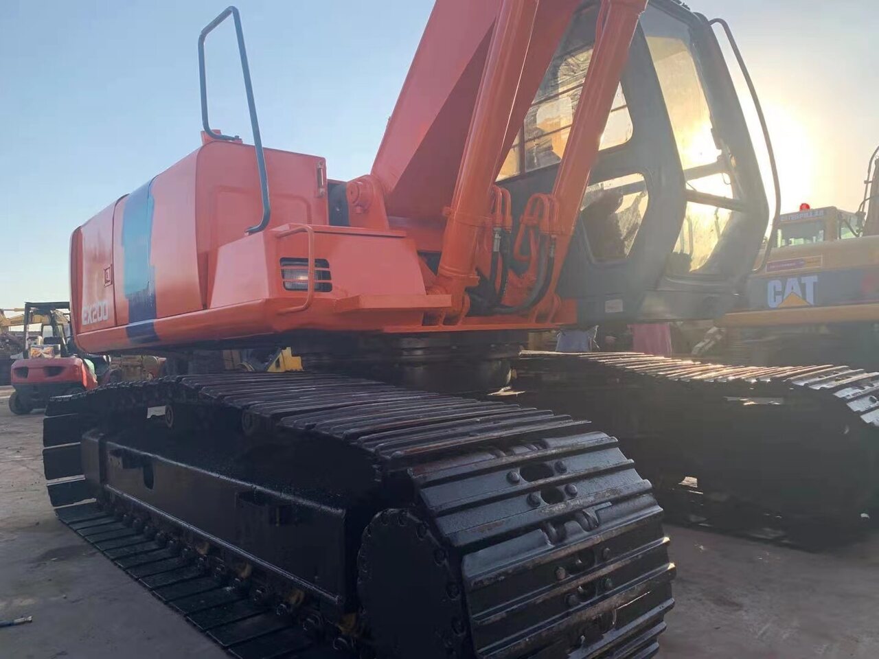 HITACHI EX200-2 - Pásové rýpadlo: obrázek 4 HITACHI EX200-2 - Pásové rýpadlo: obrázek 4
