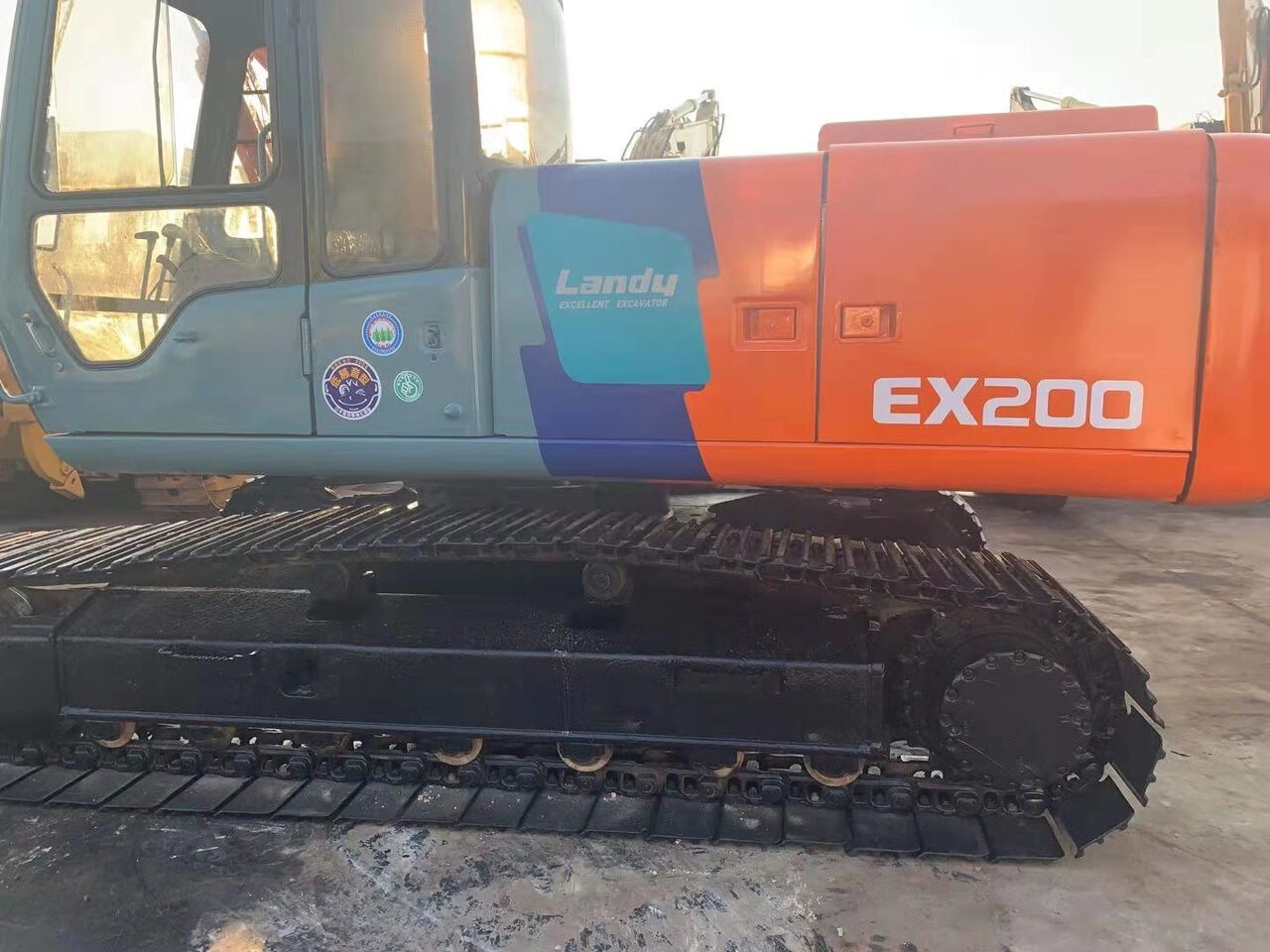 HITACHI EX200-2 - Pásové rýpadlo: obrázek 3 HITACHI EX200-2 - Pásové rýpadlo: obrázek 3