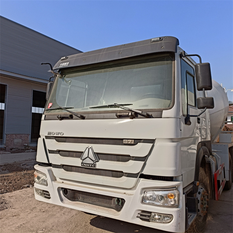 HOWO HOWO-mixer pump truck - Autodomíchávač s čerpadlem: obrázek 3 HOWO HOWO-mixer pump truck - Autodomíchávač s čerpadlem: obrázek 3