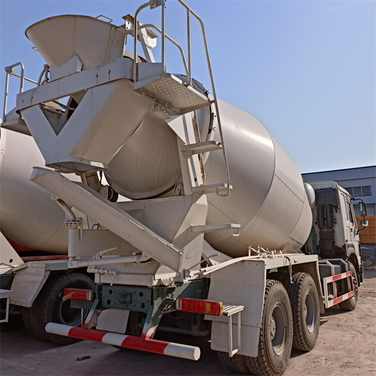 HOWO HOWO-mixer pump truck - Autodomíchávač s čerpadlem: obrázek 5 HOWO HOWO-mixer pump truck - Autodomíchávač s čerpadlem: obrázek 5