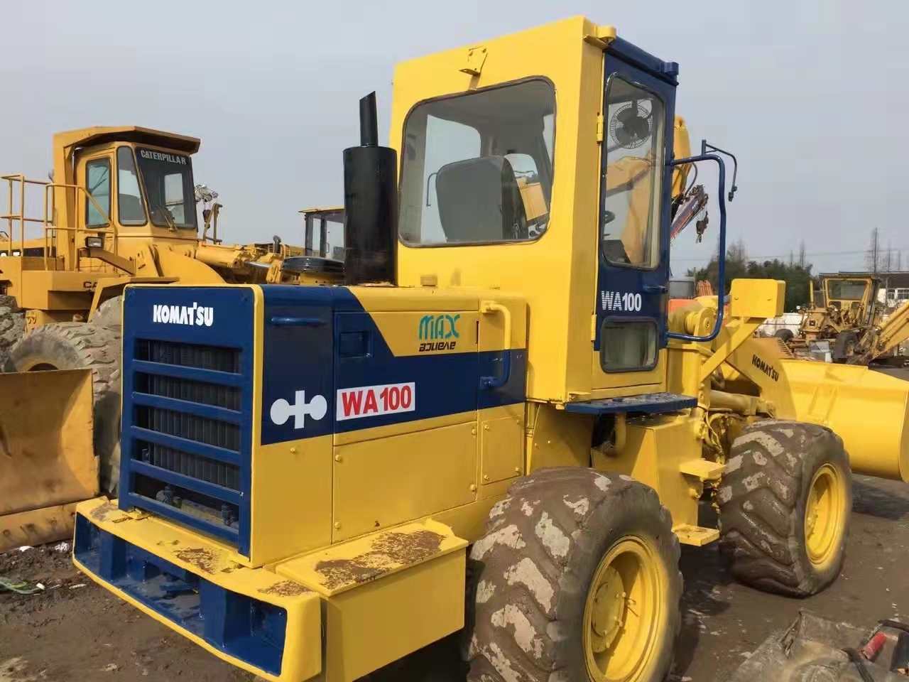 KOMATSU WA100 - Kolový nakladač: obrázek 3 KOMATSU WA100 - Kolový nakladač: obrázek 3