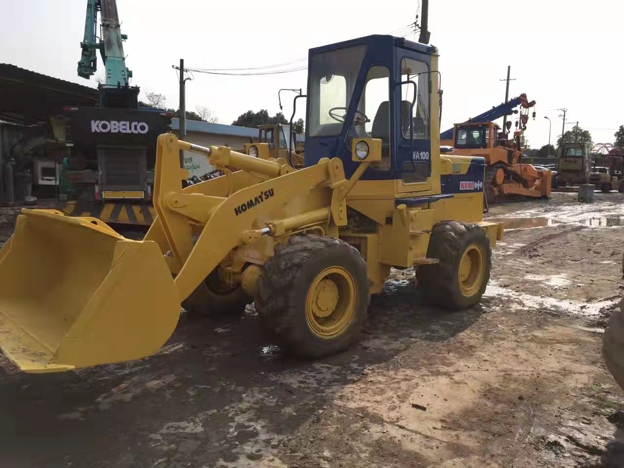 KOMATSU WA100 - Kolový nakladač: obrázek 2 KOMATSU WA100 - Kolový nakladač: obrázek 2