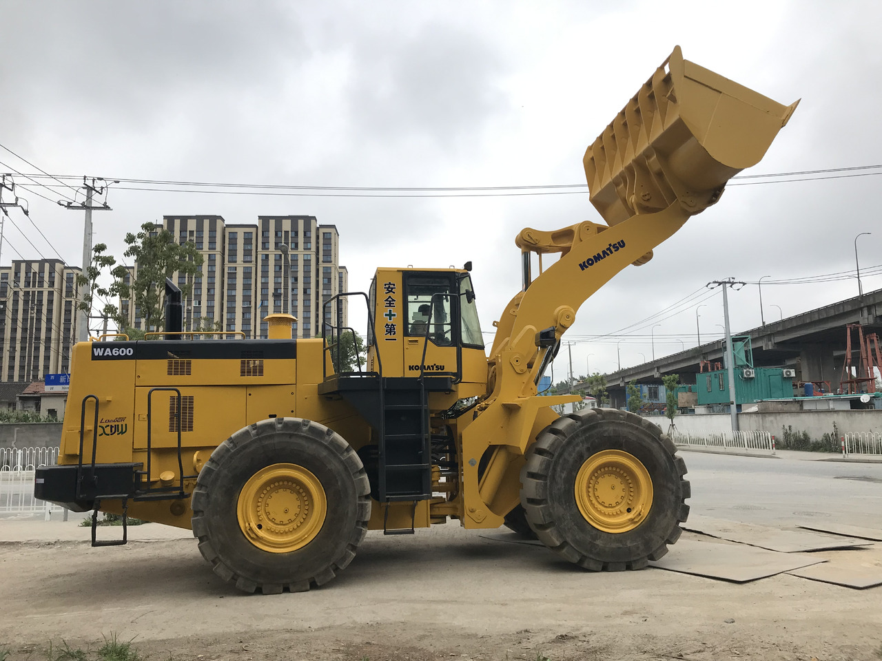 KOMATSU WA600-3 - Kolový nakladač: obrázek 1 KOMATSU WA600-3 - Kolový nakladač: obrázek 1