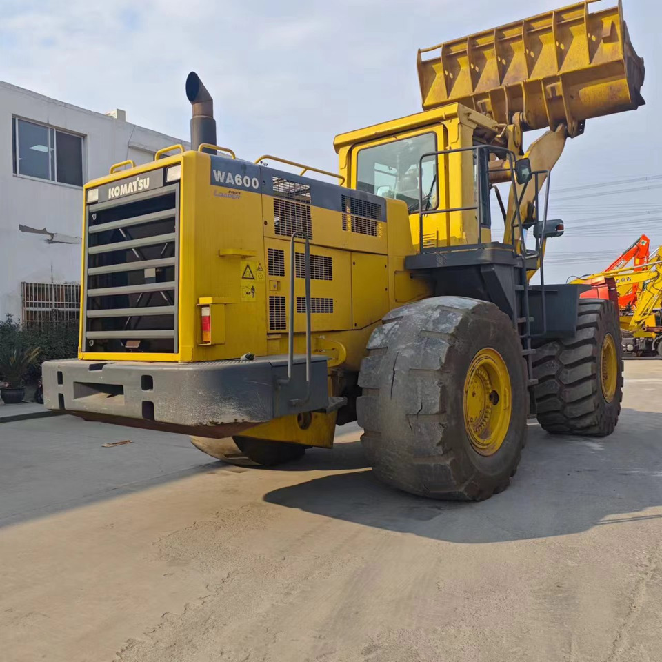 KOMATSU WA600-3 - Kolový nakladač: obrázek 2 KOMATSU WA600-3 - Kolový nakladač: obrázek 2