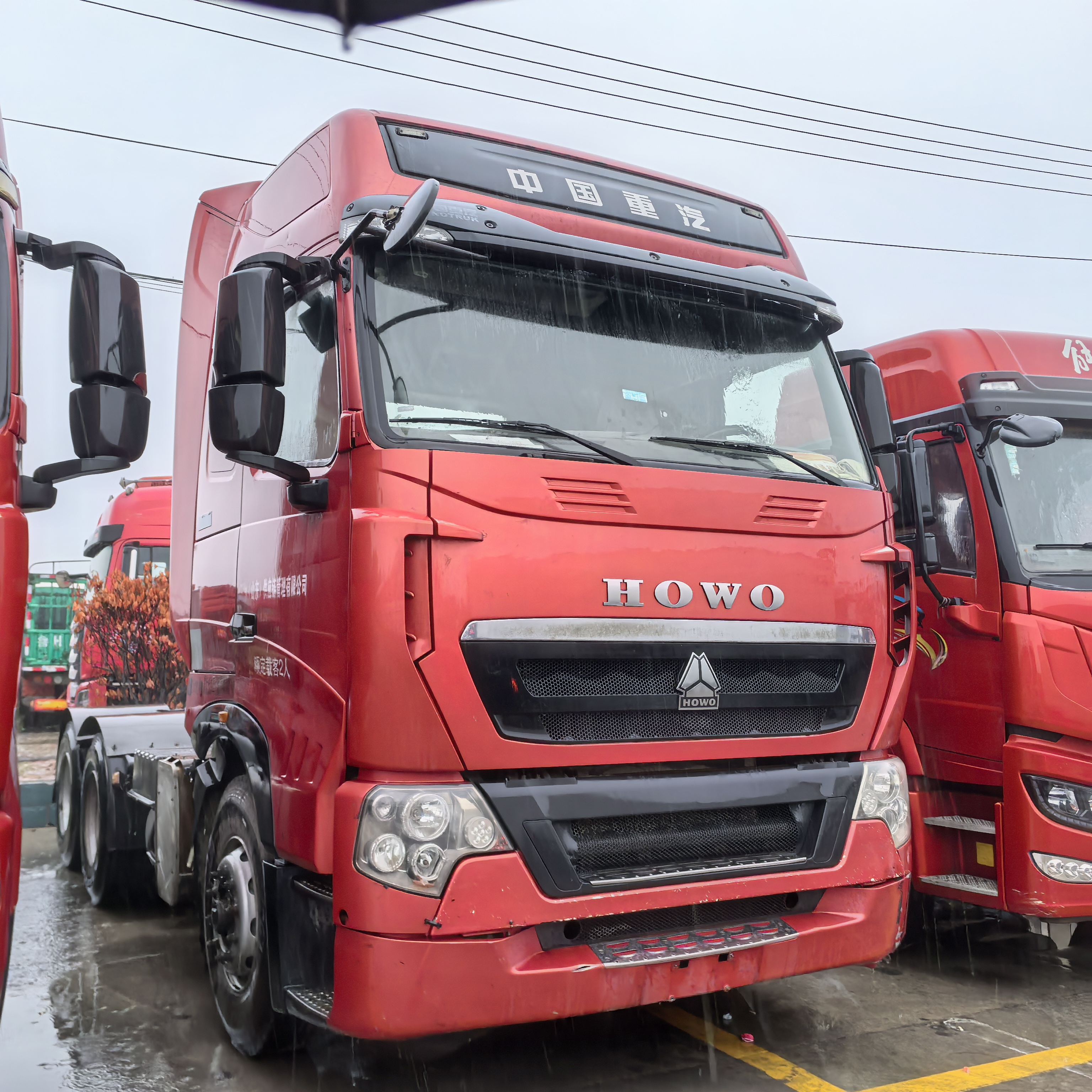 SINOTRUK HOWO T7H 440 6X4 - Tahač: obrázek 3 SINOTRUK HOWO T7H 440 6X4 - Tahač: obrázek 3