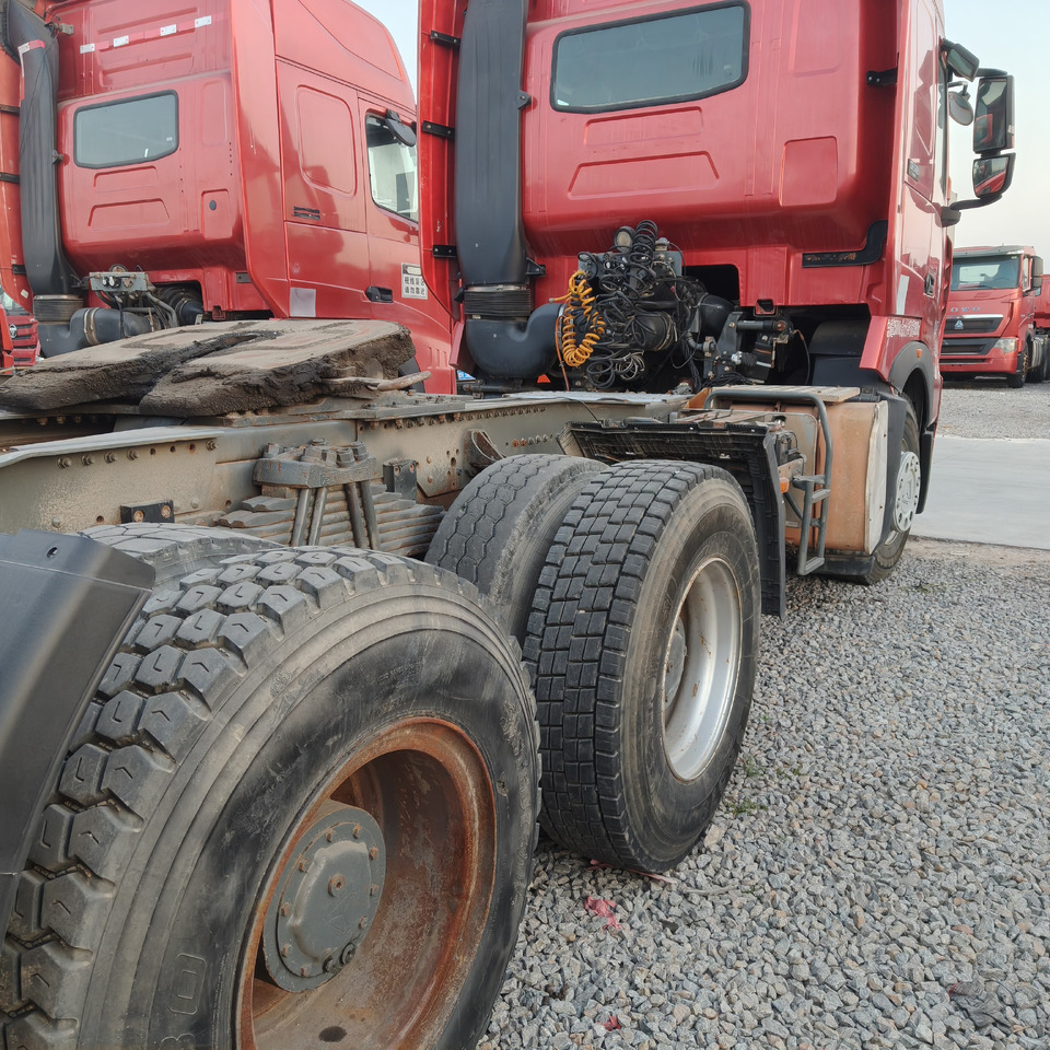 SINOTRUK Howo T7H 6x4 - Tahač: obrázek 2 SINOTRUK Howo T7H 6x4 - Tahač: obrázek 2