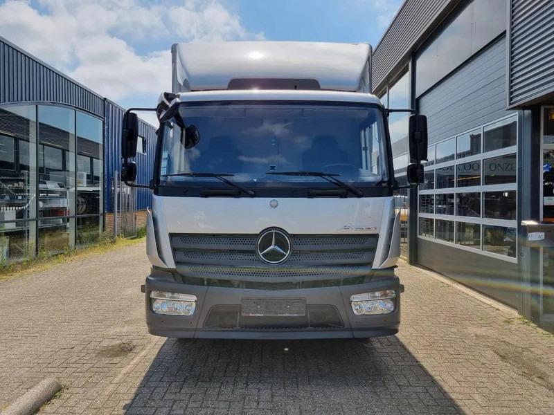 Mercedes-Benz Atego 1218 Koffer/ Ladebordwand/ Airco/ Grau Metallic - Skříňový nákladní auto: obrázek 4 Mercedes-Benz Atego 1218 Koffer/ Ladebordwand/ Airco/ Grau Metallic - Skříňový nákladní auto: obrázek 4