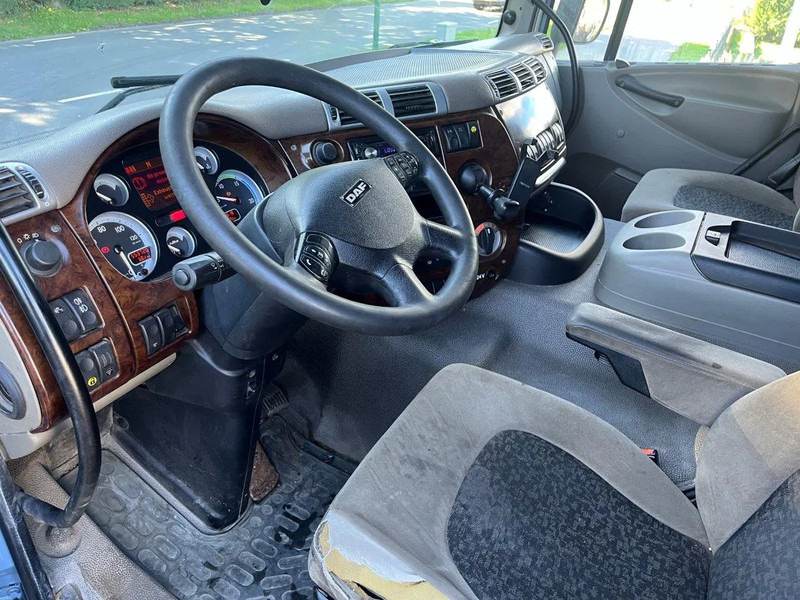 Interior photo 1: Podvozek s kabinou DAF 85.360 8X2 SINGLE CAB CHASSIS Interior photo 1: Podvozek s kabinou DAF 85.360 8X2 SINGLE CAB CHASSIS