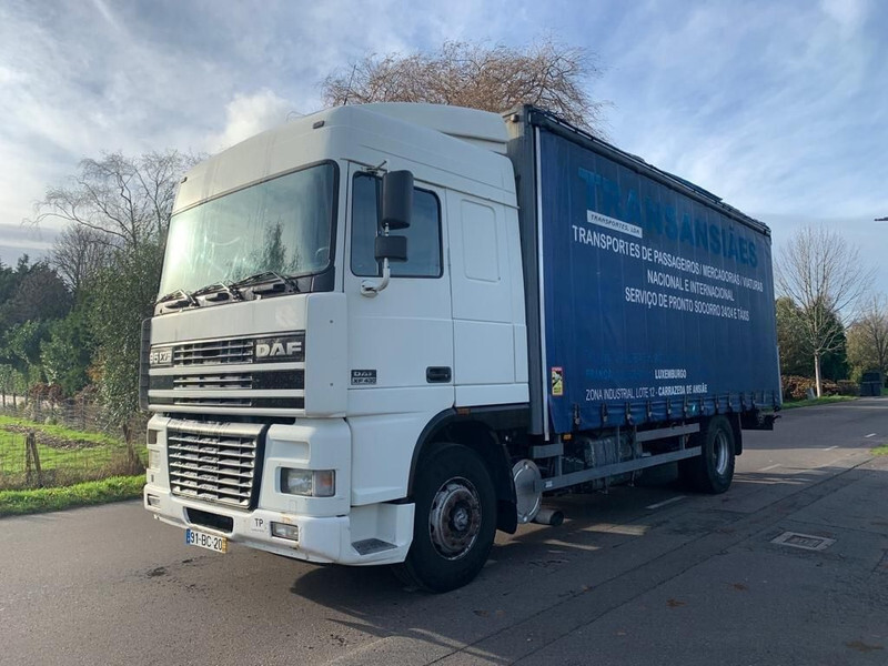 DAF XF 95.430 - Plachtový nákladní auto: obrázek 1 DAF XF 95.430 - Plachtový nákladní auto: obrázek 1