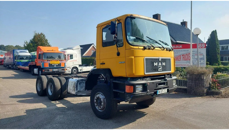MAN 26.372 MANUAL ZF GEARBOX STEEL SUSPENSION 6X4 - Podvozek s kabinou: obrázek 3 MAN 26.372 MANUAL ZF GEARBOX STEEL SUSPENSION 6X4 - Podvozek s kabinou: obrázek 3