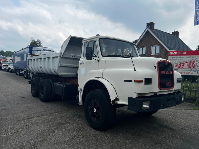 MAN 32.240 6x4 FULL STEEL SPRING KIPPER MANUAL GEARBOX - Sklápěč: obrázek 2 MAN 32.240 6x4 FULL STEEL SPRING KIPPER MANUAL GEARBOX - Sklápěč: obrázek 2