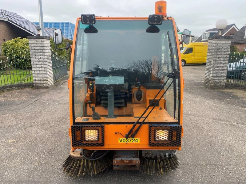 Nilfisk MFH2200 SWEEPER MFH 2200 CLEANER - Průmyslový zametací stroj: obrázek 2 Nilfisk MFH2200 SWEEPER MFH 2200 CLEANER - Průmyslový zametací stroj: obrázek 2
