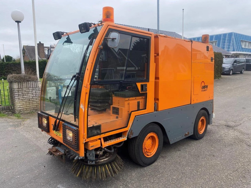 Nilfisk MFH2200 SWEEPER MFH 2200 CLEANER - Průmyslový zametací stroj: obrázek 1 Nilfisk MFH2200 SWEEPER MFH 2200 CLEANER - Průmyslový zametací stroj: obrázek 1