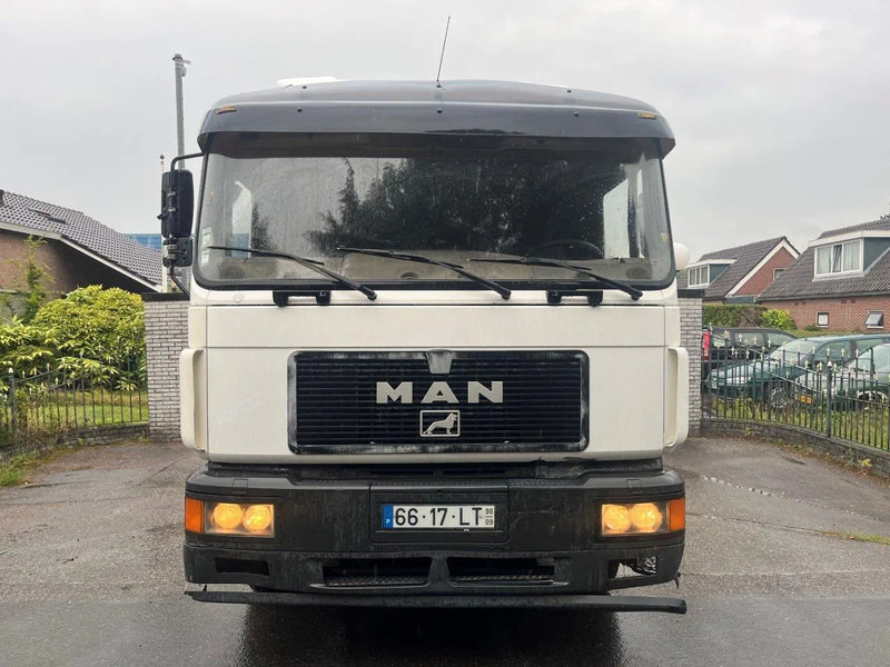MAN 19.403 F2000 MANUAL ZF BIG AXLE KIPPER HYDRAULIC PTO - Tahač: obrázek 2 MAN 19.403 F2000 MANUAL ZF BIG AXLE KIPPER HYDRAULIC PTO - Tahač: obrázek 2