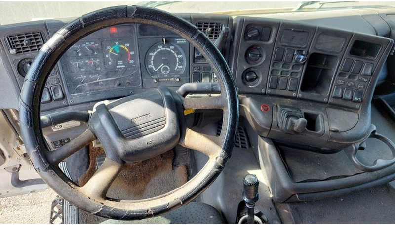 Interior photo 1: Tahač Scania R124-360 124 360 Interior photo 1: Tahač Scania R124-360 124 360