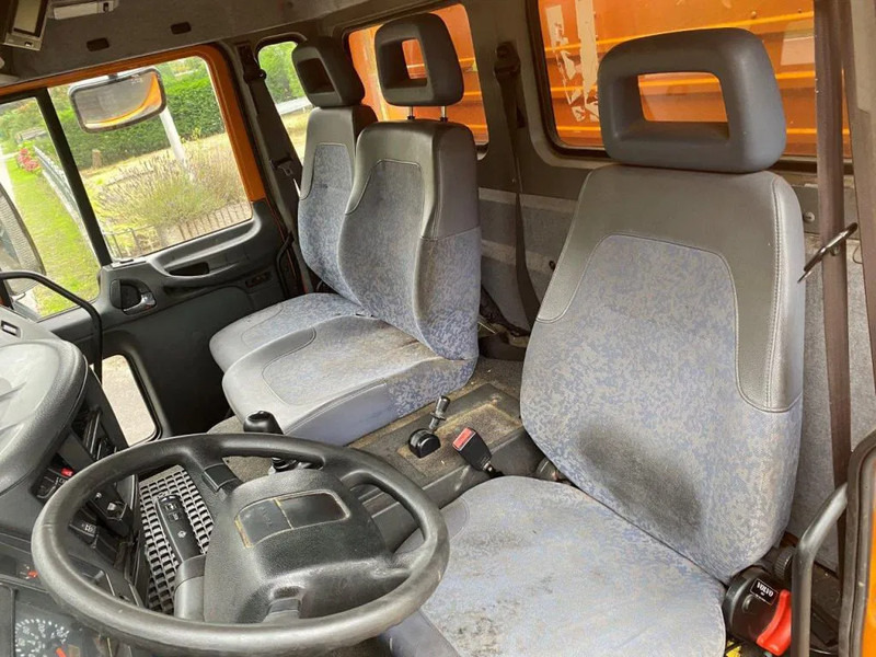 Interior photo 1: Skříňový nákladní auto Volvo FL 614 FL 180