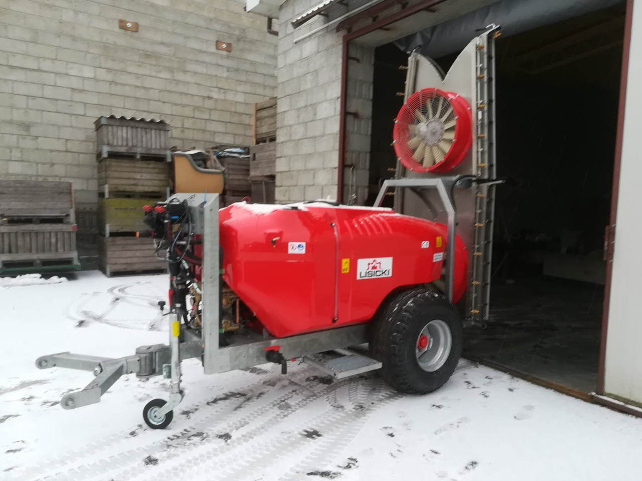 Lisicki Opryskiwacz sadowniczy / Orchard sprayer - Tažený postřikovač: obrázek 4 Lisicki Opryskiwacz sadowniczy / Orchard sprayer - Tažený postřikovač: obrázek 4