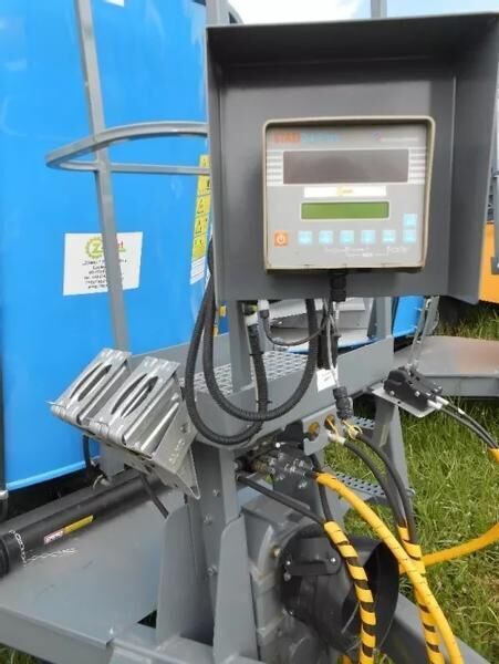 Zamet Paszowóz 8m3 FIDER - Krmný míchací vůz: obrázek 4 Zamet Paszowóz 8m3 FIDER - Krmný míchací vůz: obrázek 4