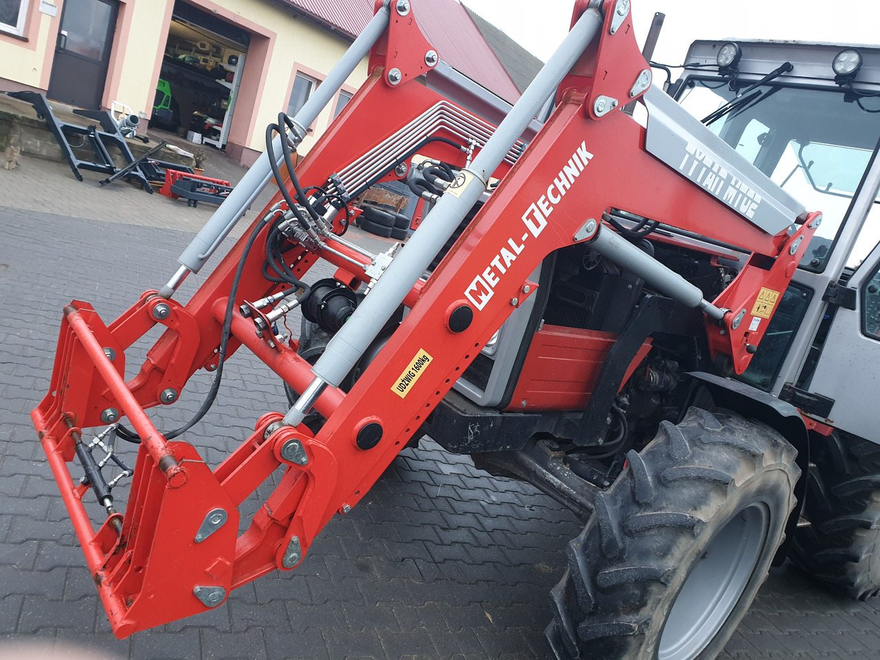 Metal-Technik Ładowacz czołowy do ZETOR 90, 100, 110. - Zemědělská technika: obrázek 1 Metal-Technik Ładowacz czołowy do ZETOR 90, 100, 110. - Zemědělská technika: obrázek 1