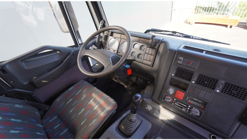 Iveco EUROTRAKKER CURSOR 350 6X4 FLATBED WITH PALFINGER PK 20002 CRANE - Auto s hydraulickou rukou: obrázek 5 Iveco EUROTRAKKER CURSOR 350 6X4 FLATBED WITH PALFINGER PK 20002 CRANE - Auto s hydraulickou rukou: obrázek 5