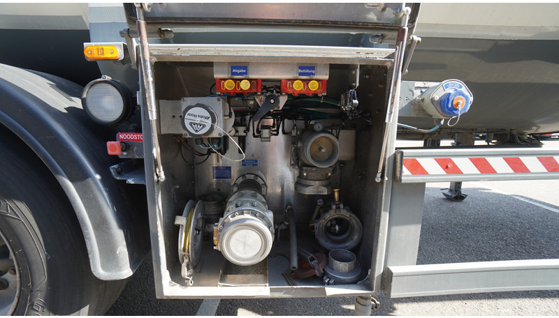 Schrader 3 AXLE ADR CHEMIE TANK TRAILER 40.000LTR - Cisternový návěs: obrázek 4 Schrader 3 AXLE ADR CHEMIE TANK TRAILER 40.000LTR - Cisternový návěs: obrázek 4