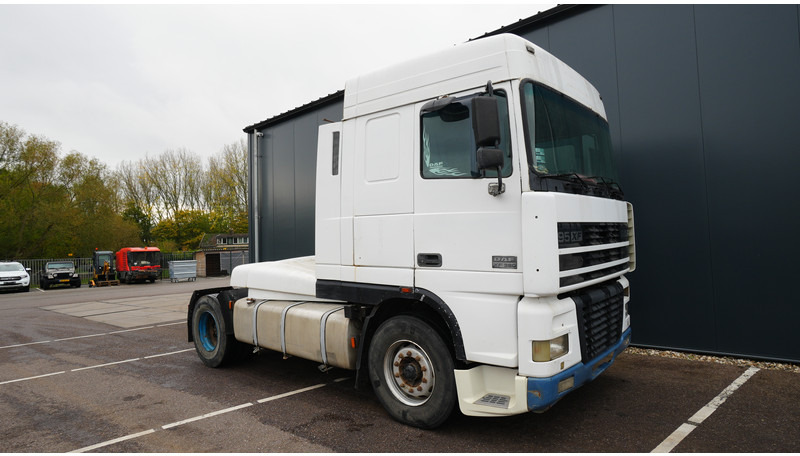 DAF XF 95.380 SC MANUAL GEARBOX EURO 3 - Tahač: obrázek 4 DAF XF 95.380 SC MANUAL GEARBOX EURO 3 - Tahač: obrázek 4