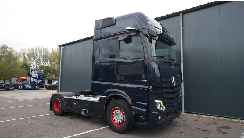 Mercedes-Benz ACTROS 1945 GIGASPACE 684.000KM - Tahač: obrázek 4 Mercedes-Benz ACTROS 1945 GIGASPACE 684.000KM - Tahač: obrázek 4