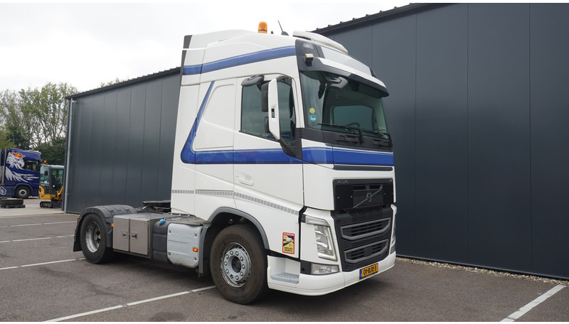 Volvo FH 420 ADR EURO 6 GLOBETROTTER - Tahač: obrázek 4 Volvo FH 420 ADR EURO 6 GLOBETROTTER - Tahač: obrázek 4