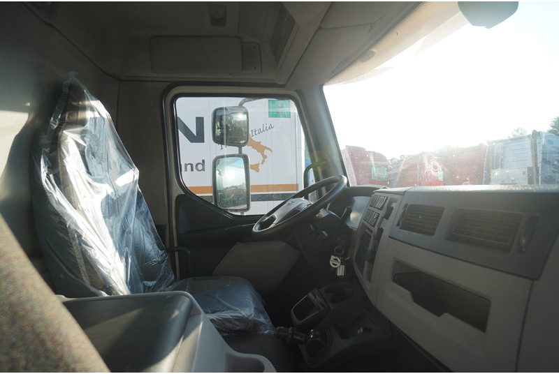 Volvo FL 280 CLOSED BOX BROKEN ENGINE NOT DRIVABLE - Skříňový nákladní auto: obrázek 5 Volvo FL 280 CLOSED BOX BROKEN ENGINE NOT DRIVABLE - Skříňový nákladní auto: obrázek 5