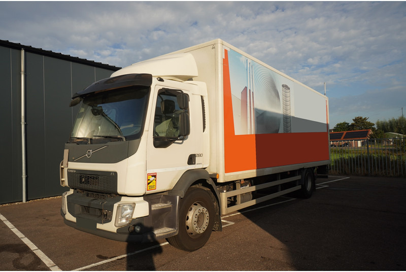 Volvo FL 280 CLOSED BOX BROKEN ENGINE NOT DRIVABLE - Skříňový nákladní auto: obrázek 2 Volvo FL 280 CLOSED BOX BROKEN ENGINE NOT DRIVABLE - Skříňový nákladní auto: obrázek 2