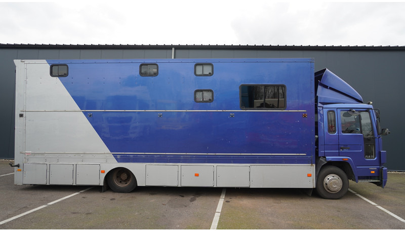 Volvo FL 6-9 HORSE TRANSPORT 341.000KM MANUAL GEARBOX - Auto na přepravu koní: obrázek 2 Volvo FL 6-9 HORSE TRANSPORT 341.000KM MANUAL GEARBOX - Auto na přepravu koní: obrázek 2