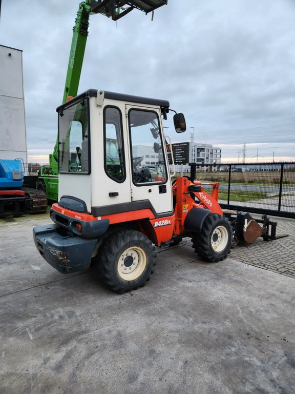 Kubota R420 - Kolový nakladač: obrázek 4 Kubota R420 - Kolový nakladač: obrázek 4
