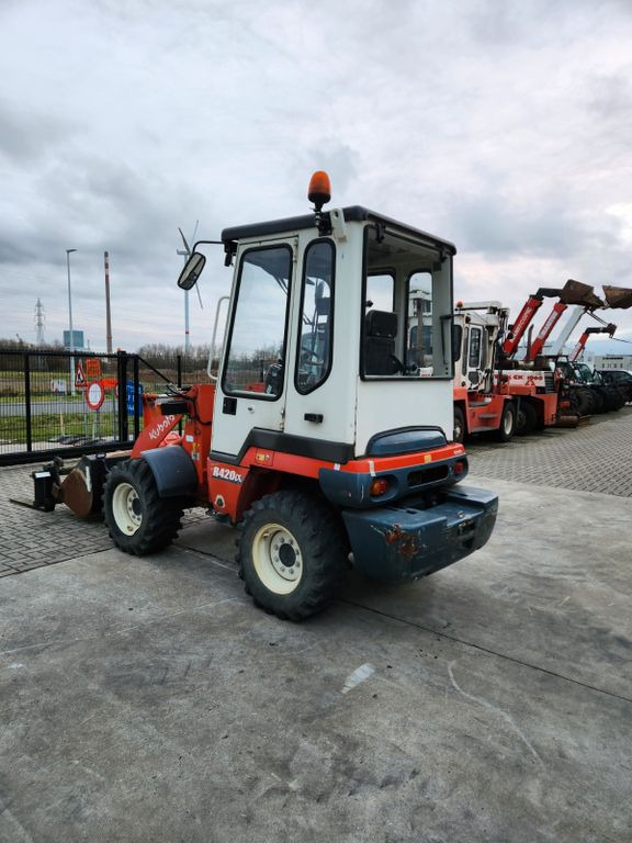 Kubota R420 - Kolový nakladač: obrázek 3 Kubota R420 - Kolový nakladač: obrázek 3