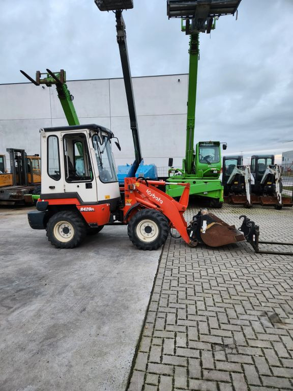 Kubota R420 - Kolový nakladač: obrázek 5 Kubota R420 - Kolový nakladač: obrázek 5