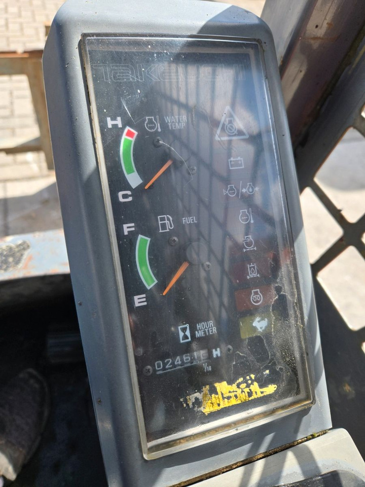 Kolový nakladač Takeuchi TL120: obrázek 11