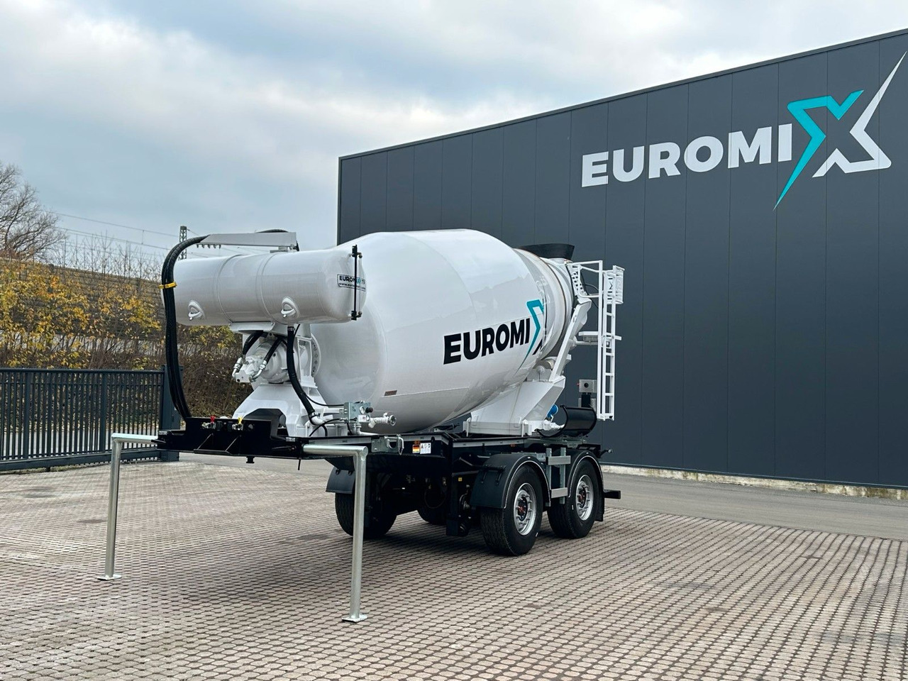 EUROMIX MTP - 10m³ Betonmischer-Auflieger - Autodomíchávač: obrázek 2 EUROMIX MTP - 10m³ Betonmischer-Auflieger - Autodomíchávač: obrázek 2